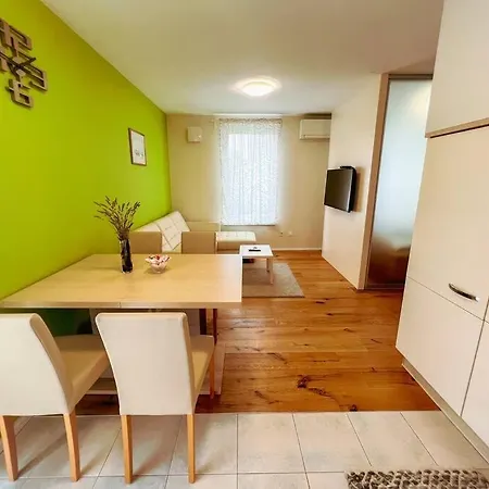 Apartma Natasa Apartment *